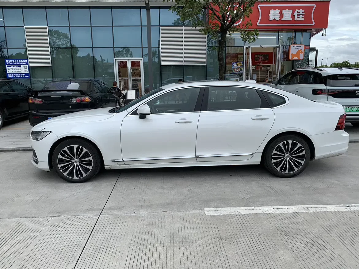 Volvo S90