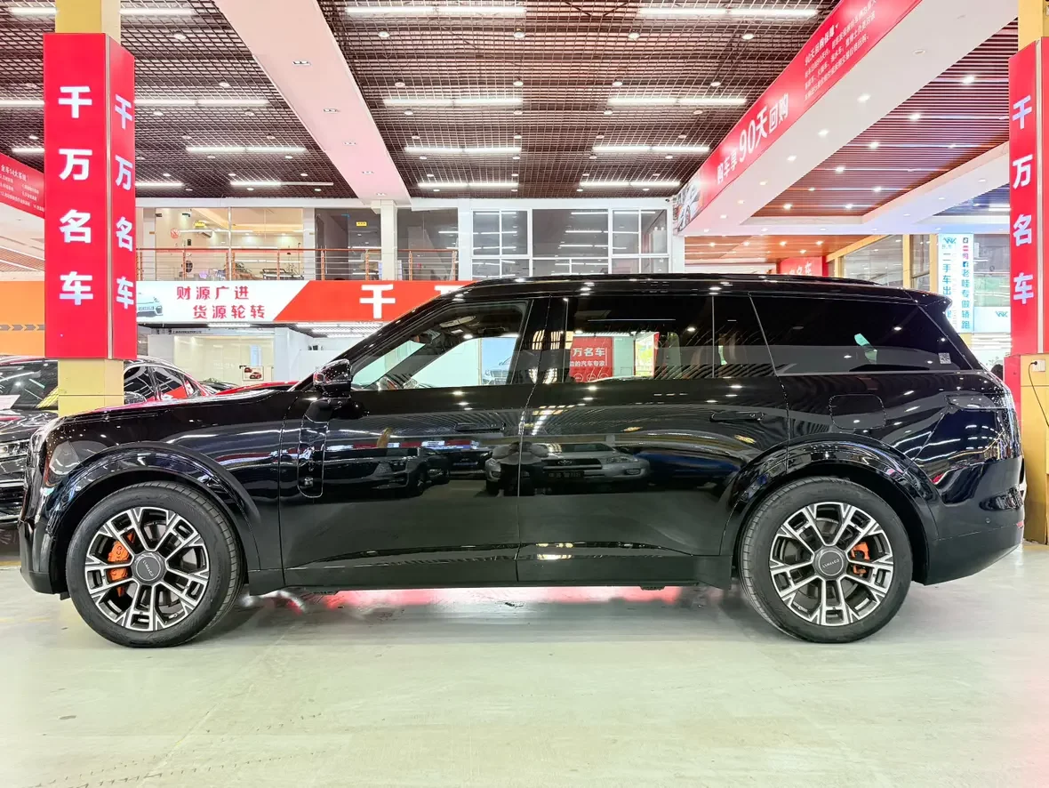 Lynk & Co 900