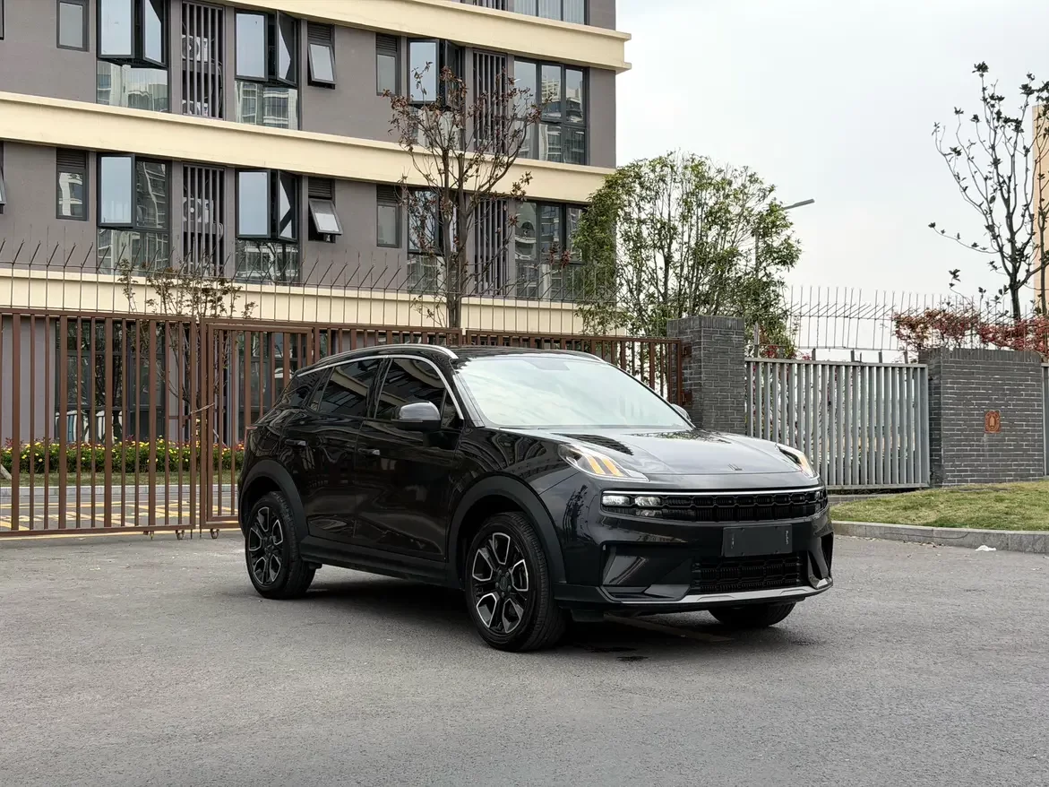 Lynk & Co 06