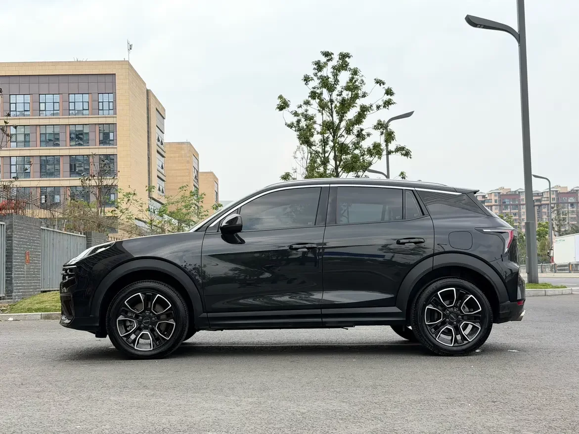 Lynk & Co 06