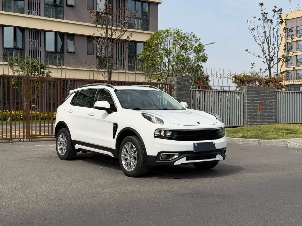 Lynk & Co 01