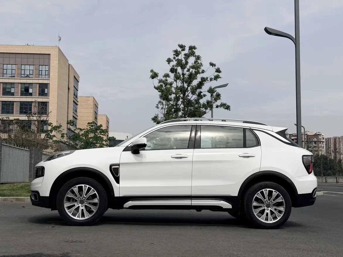 Lynk & Co 01