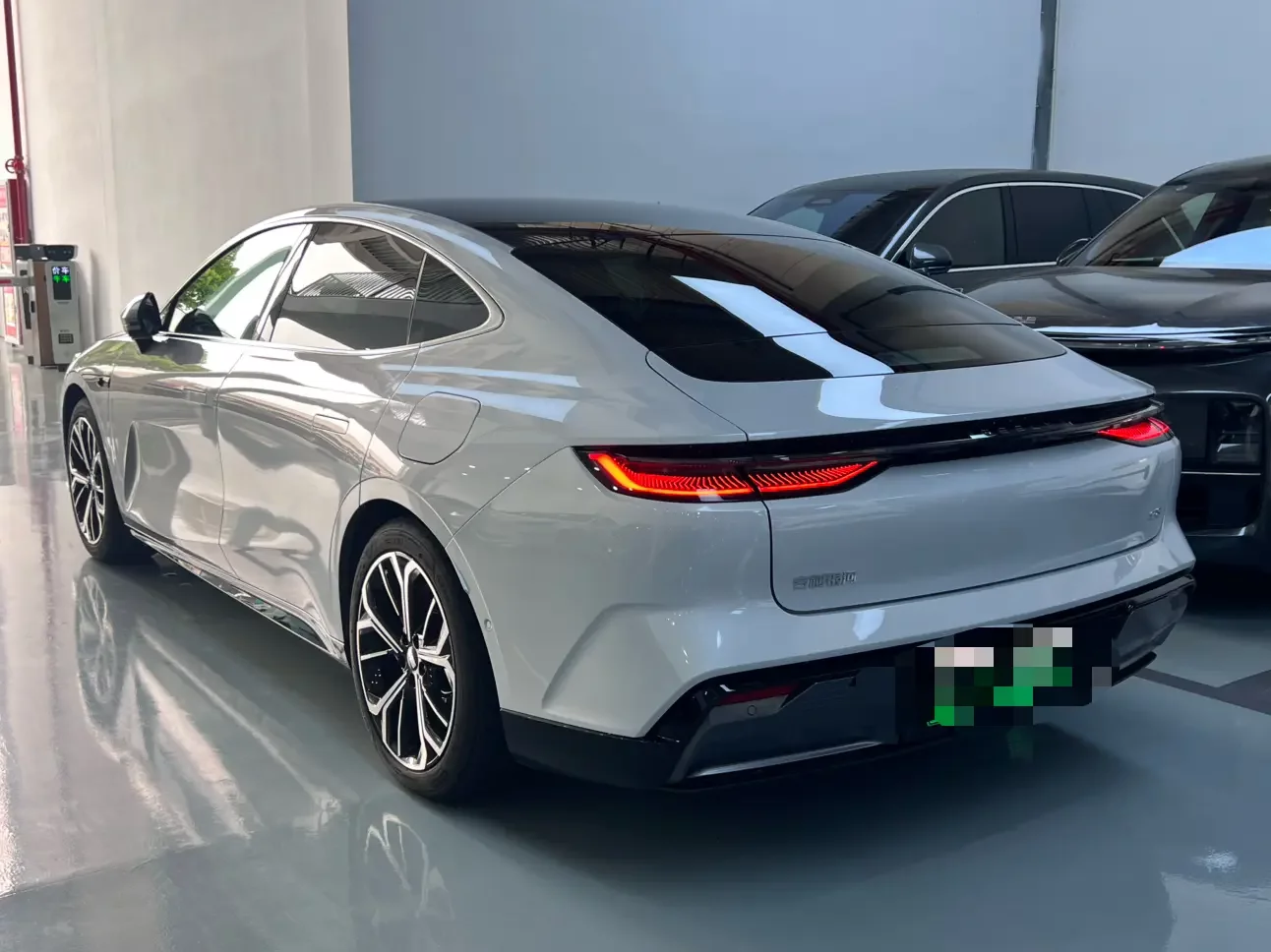 Geely Galaxy E8