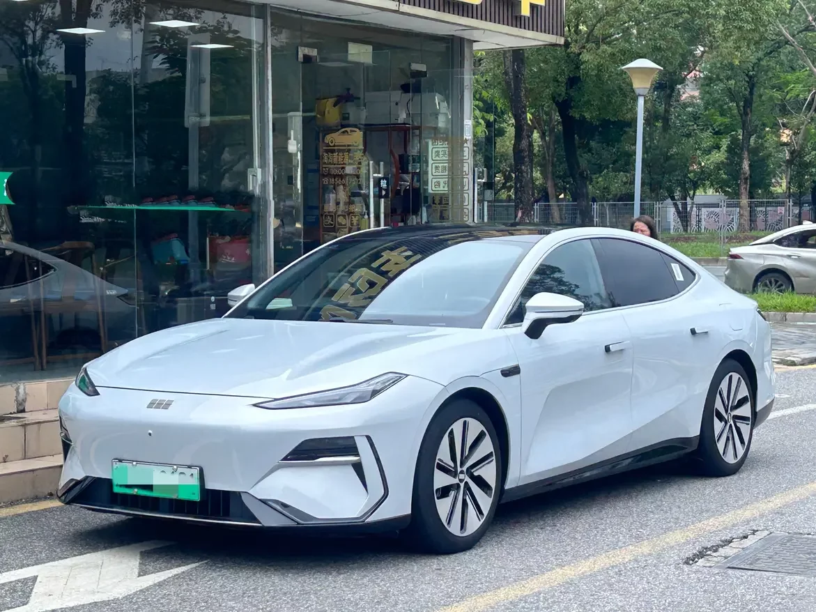 Geely Galaxy E8