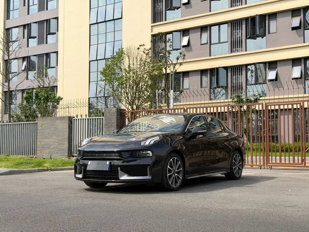 Lynk & Co 03