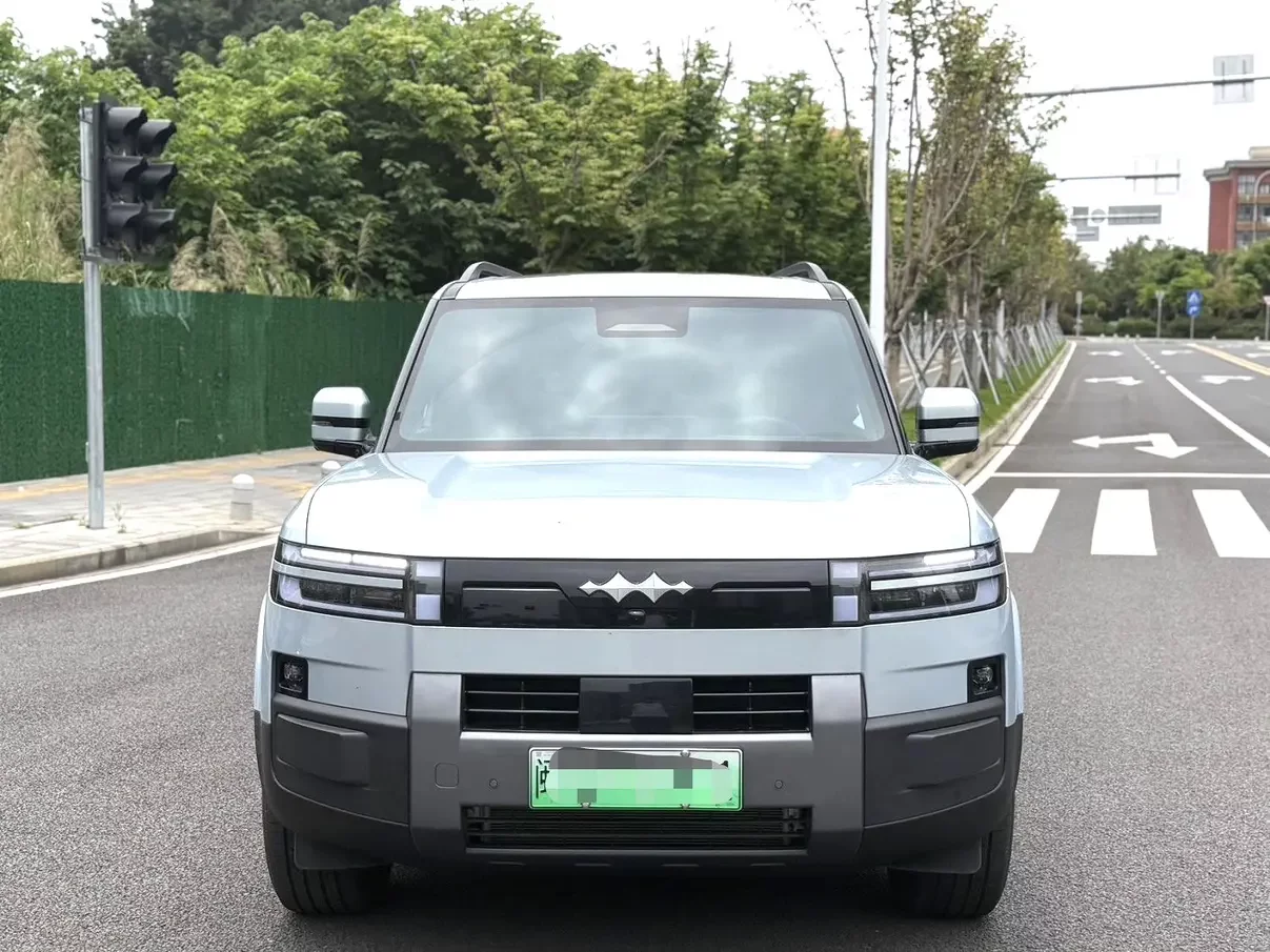BYD Leopard Titanium 7 PHEV