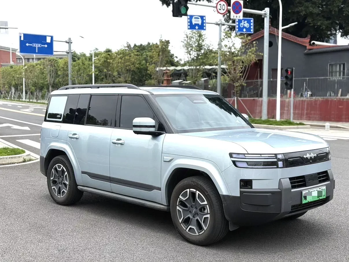BYD Leopard Titanium 7 PHEV