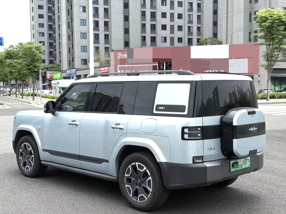 BYD Leopard Titanium 7 PHEV