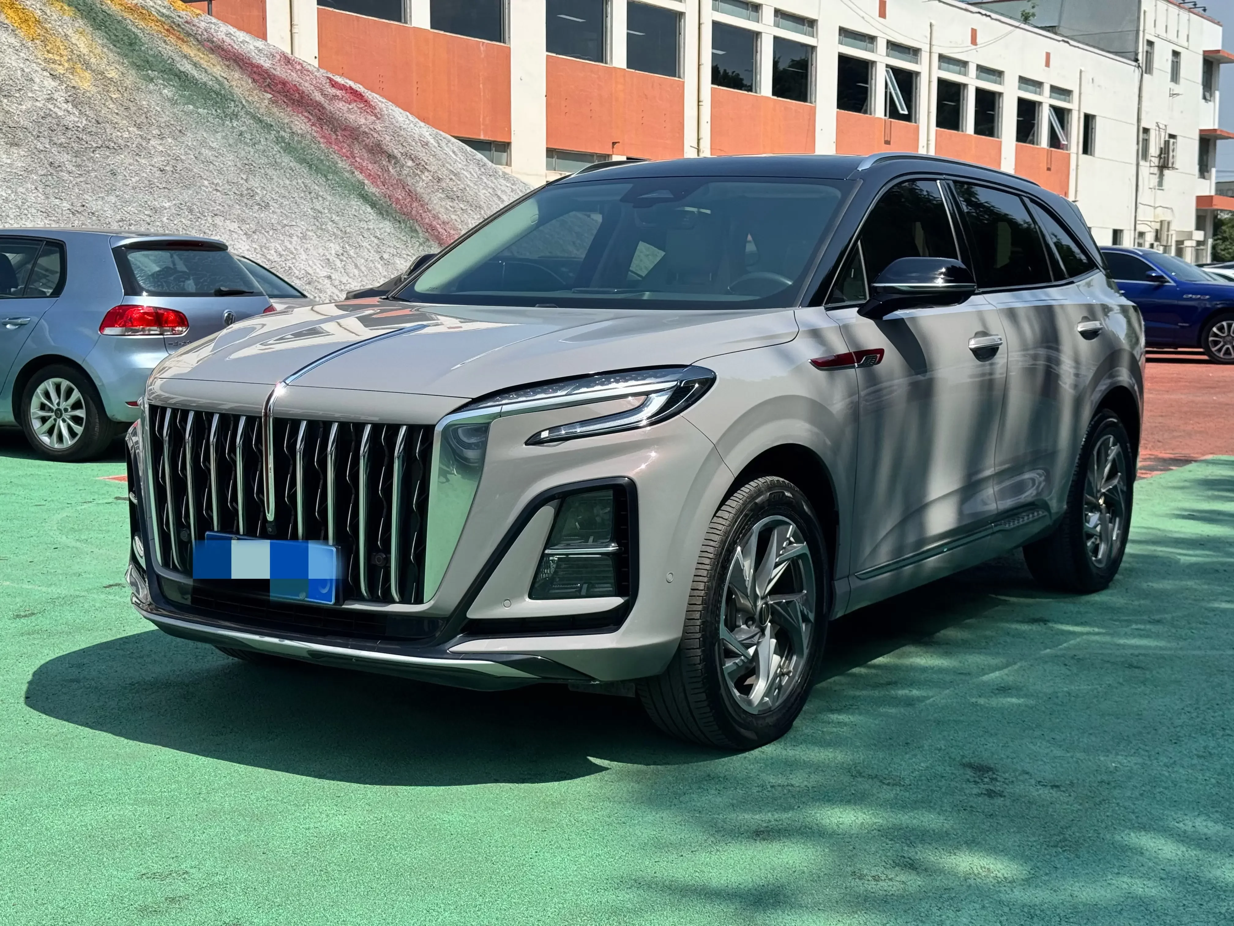 Hongqi HS3