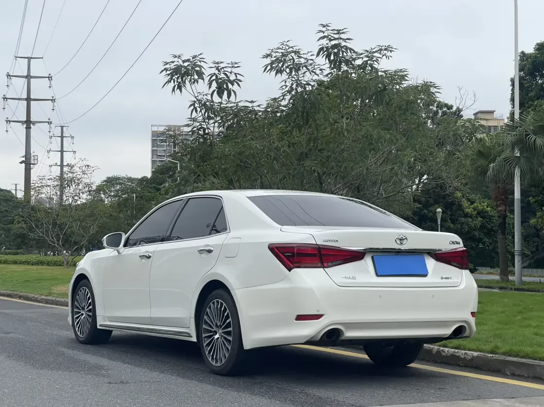 Toyota crown