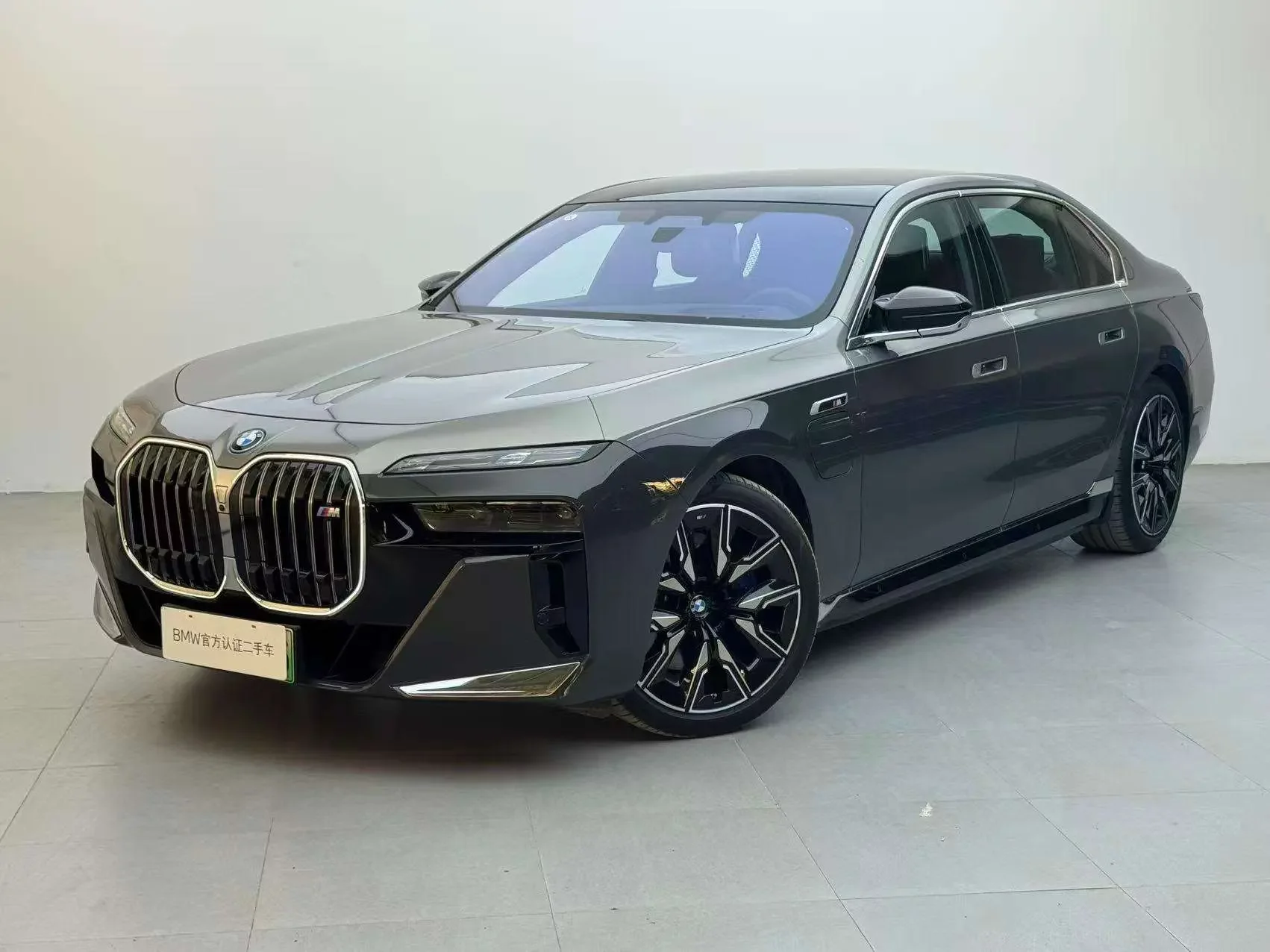BMW i7