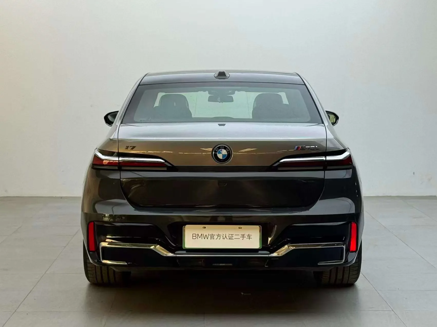 BMW i7