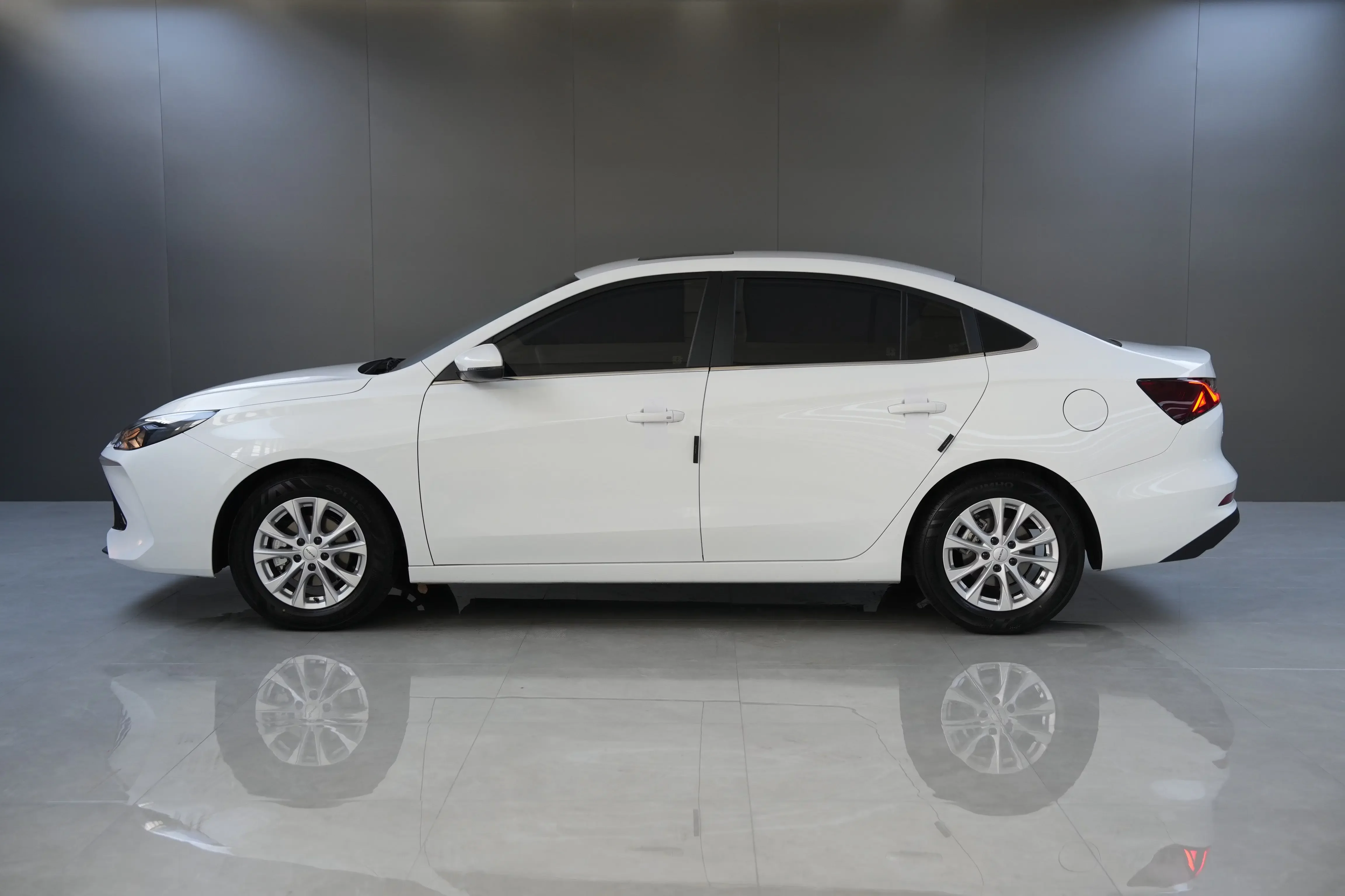 Roewe i5