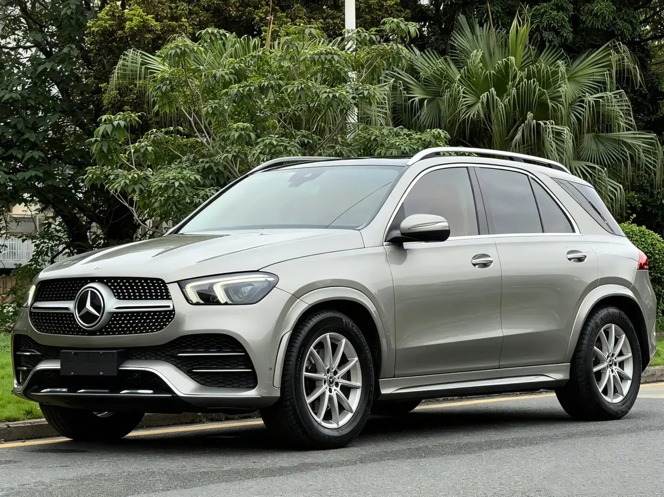 Mercedes-Benz GLE (Imported)
