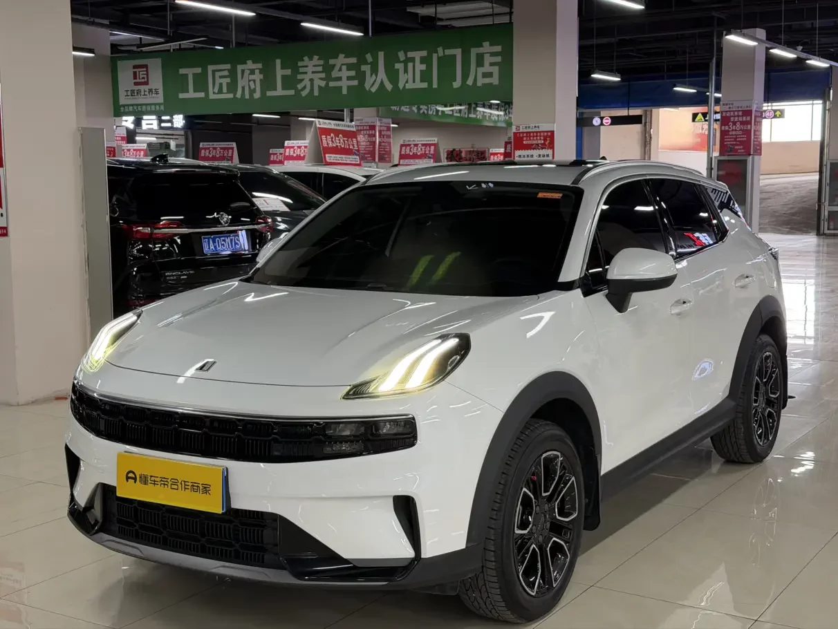Lynk & Co 06