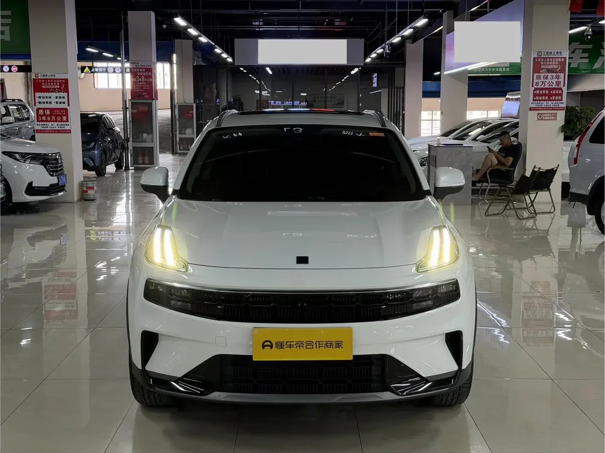 Lynk & Co 06