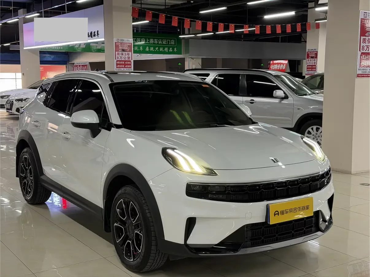 Lynk & Co 06