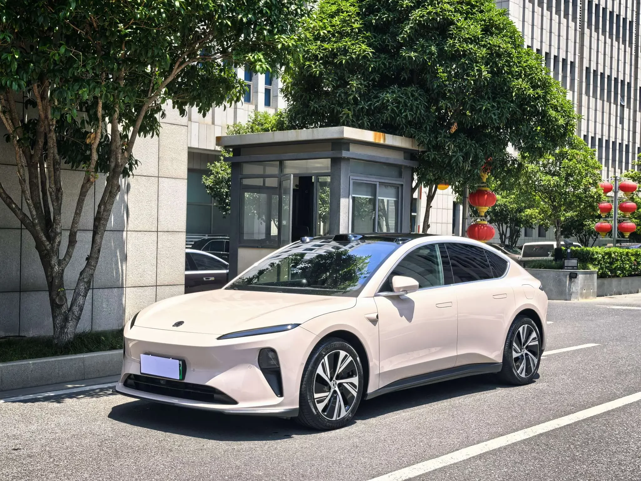 NIO ET5  из Китая