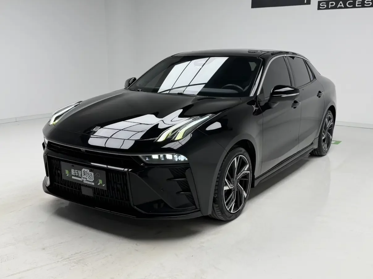 Lynk & Co 03