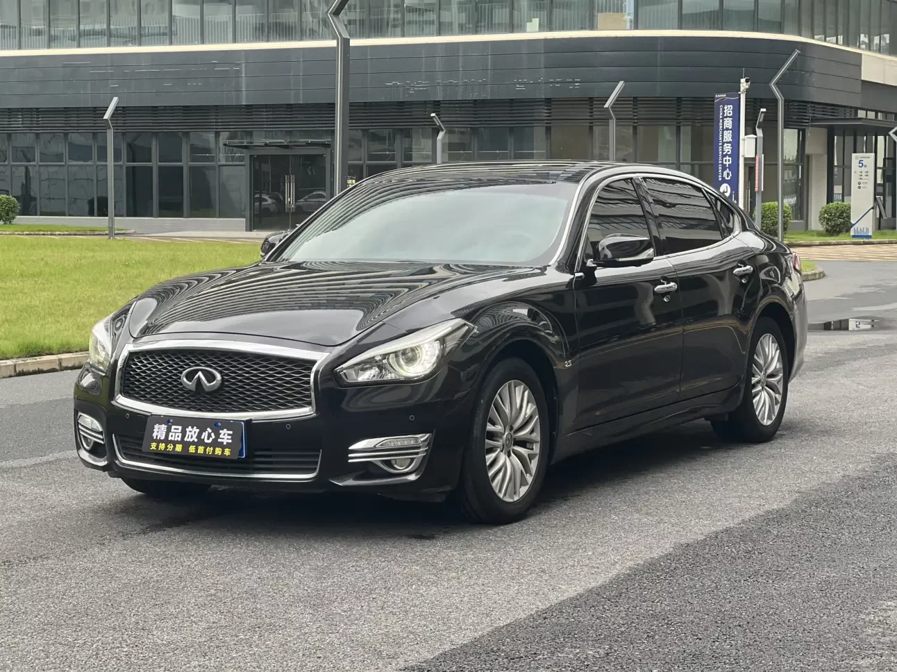 Infiniti Q70