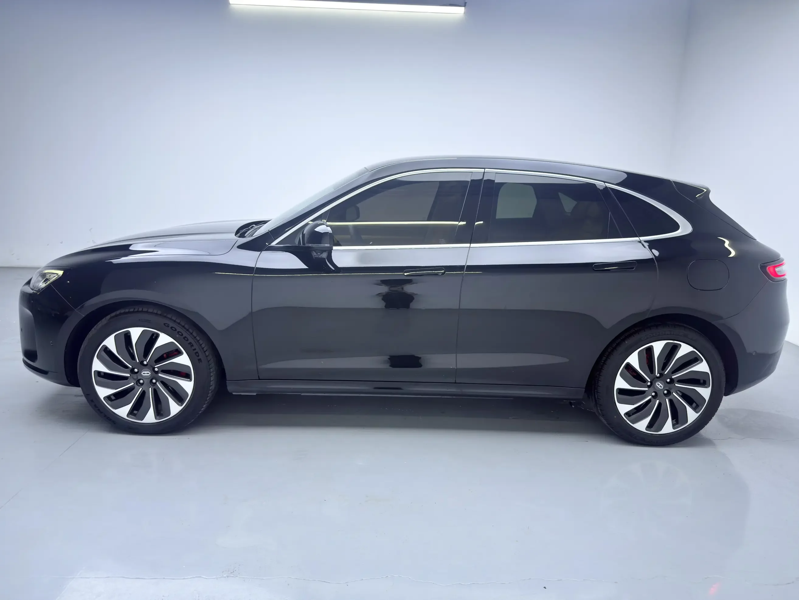 AITO M5