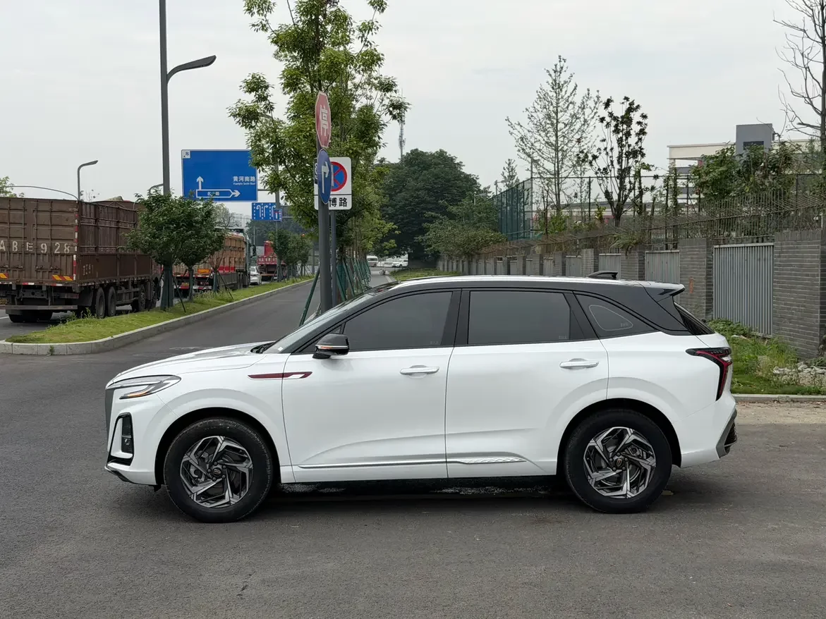 Hongqi HS3