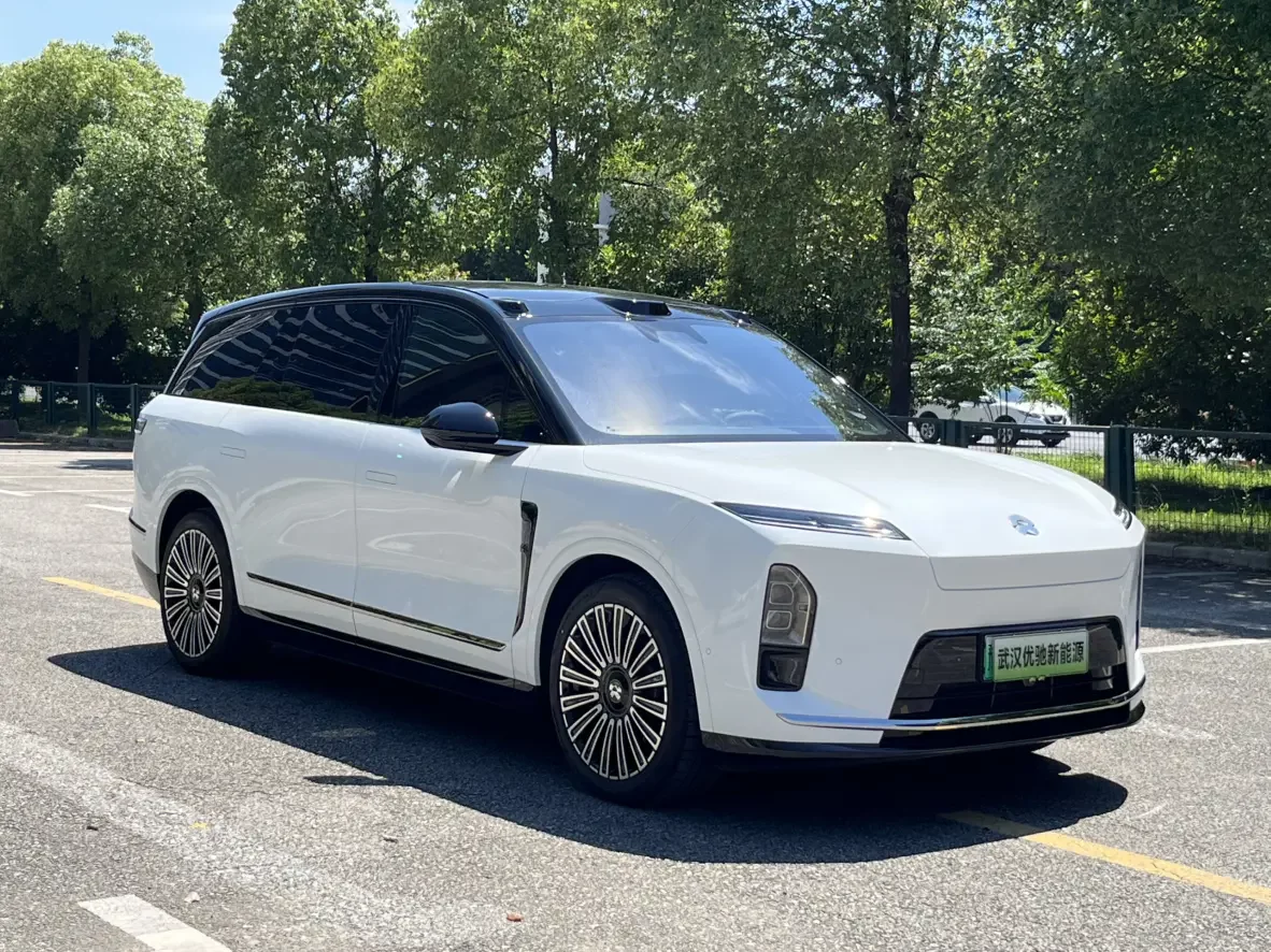 NIO ES8