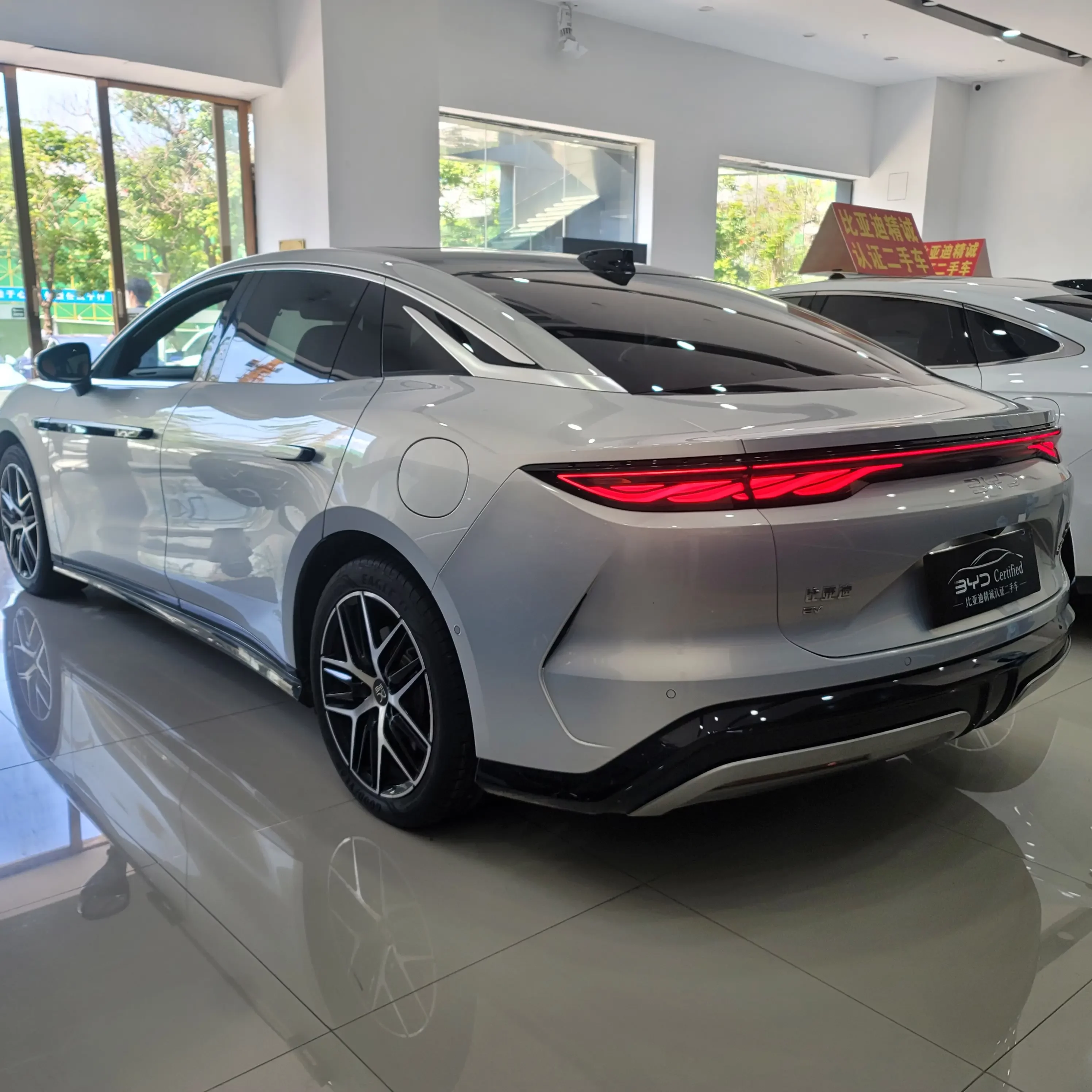 BYD Han L EV