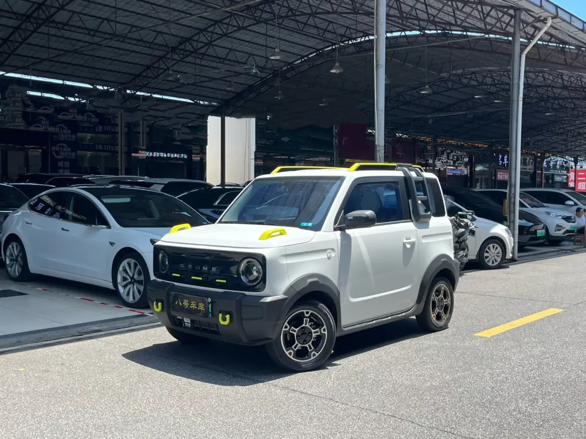 Geely panda