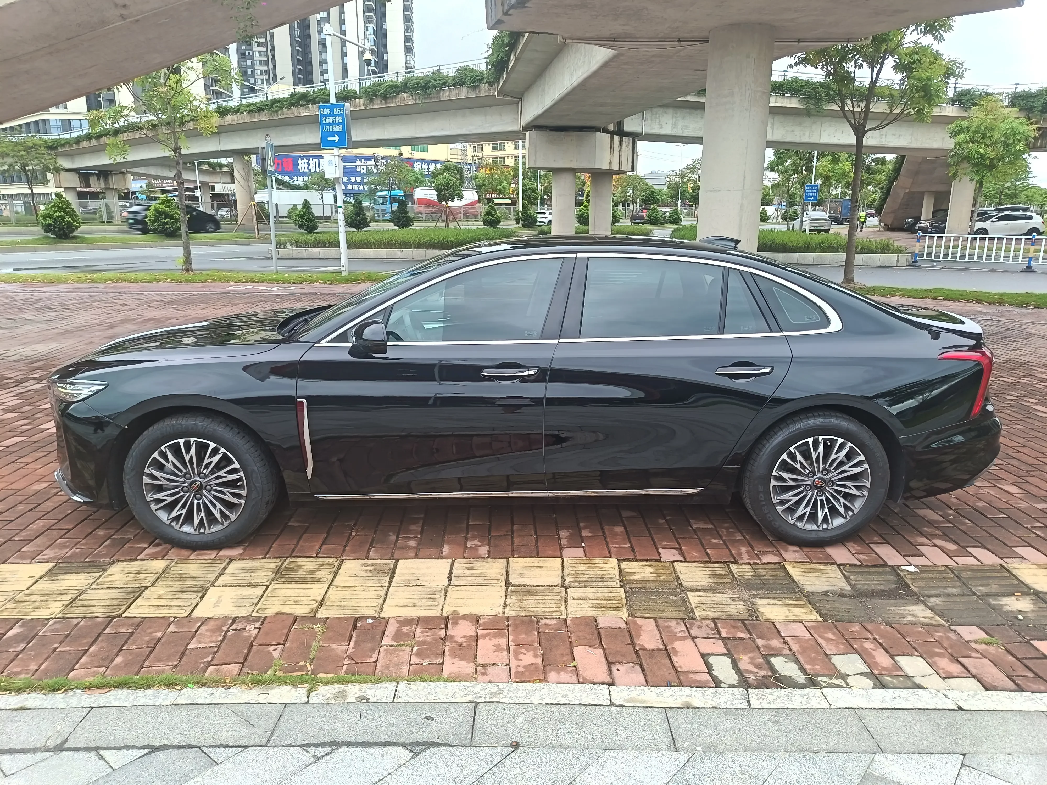 Hongqi H5