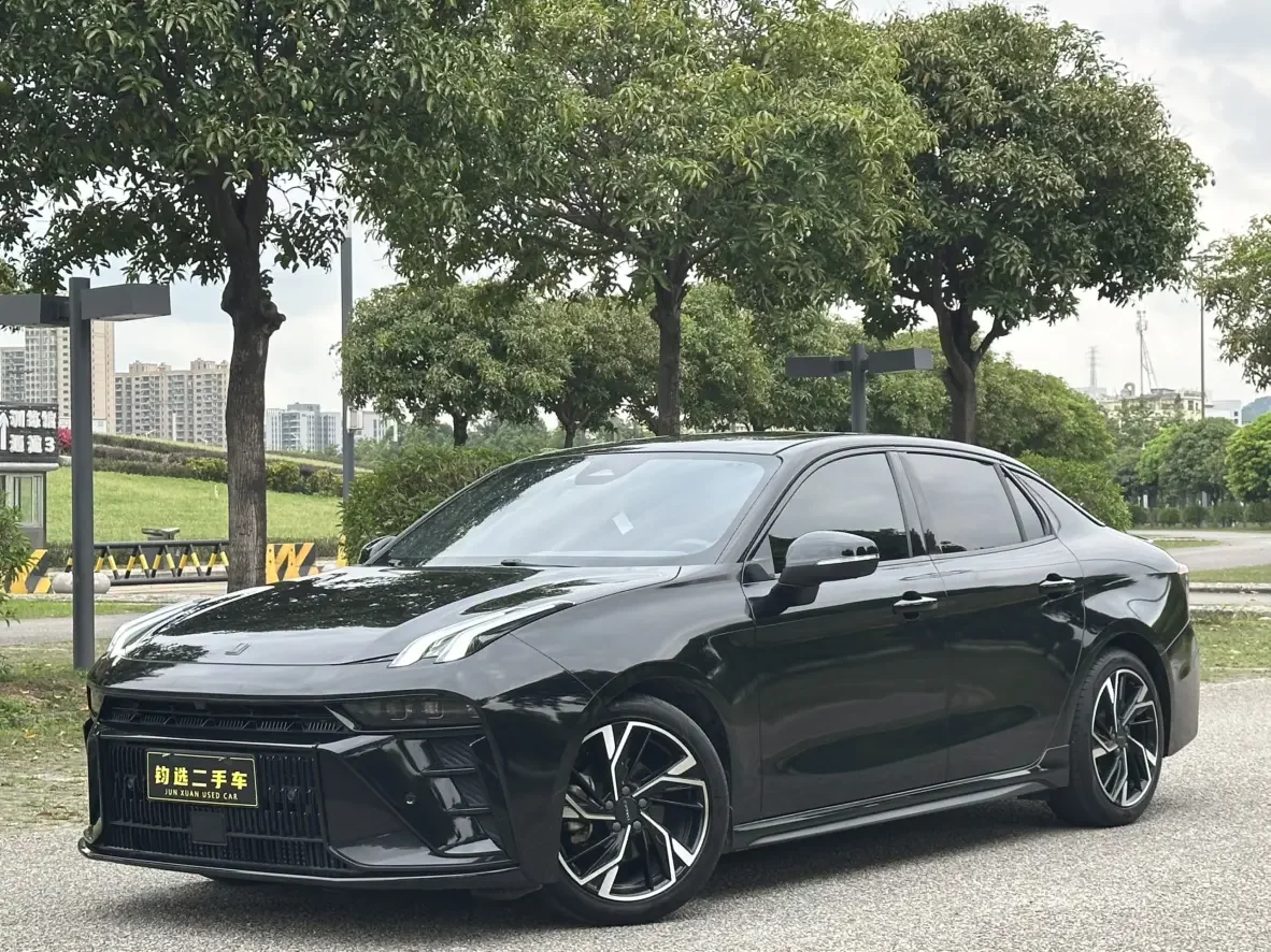 Lynk & Co 03
