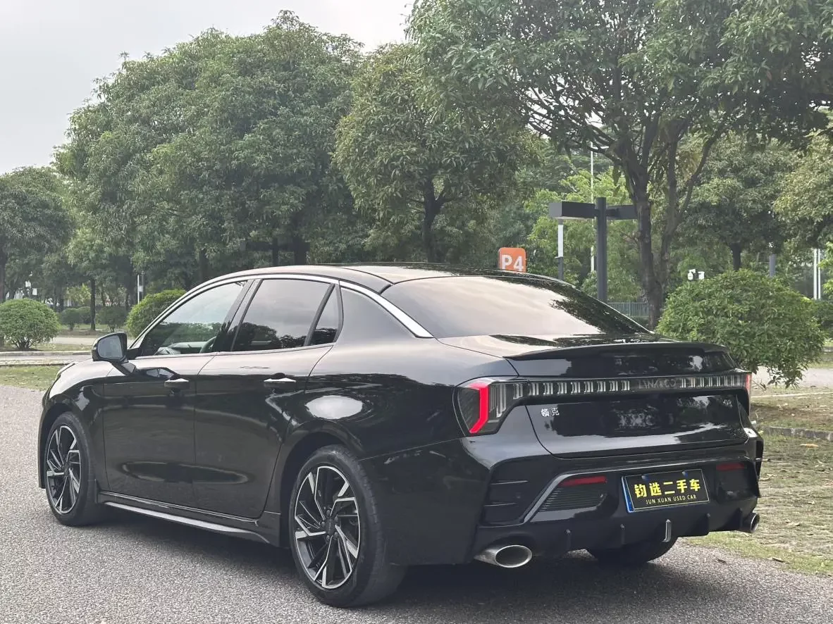 Lynk & Co 03