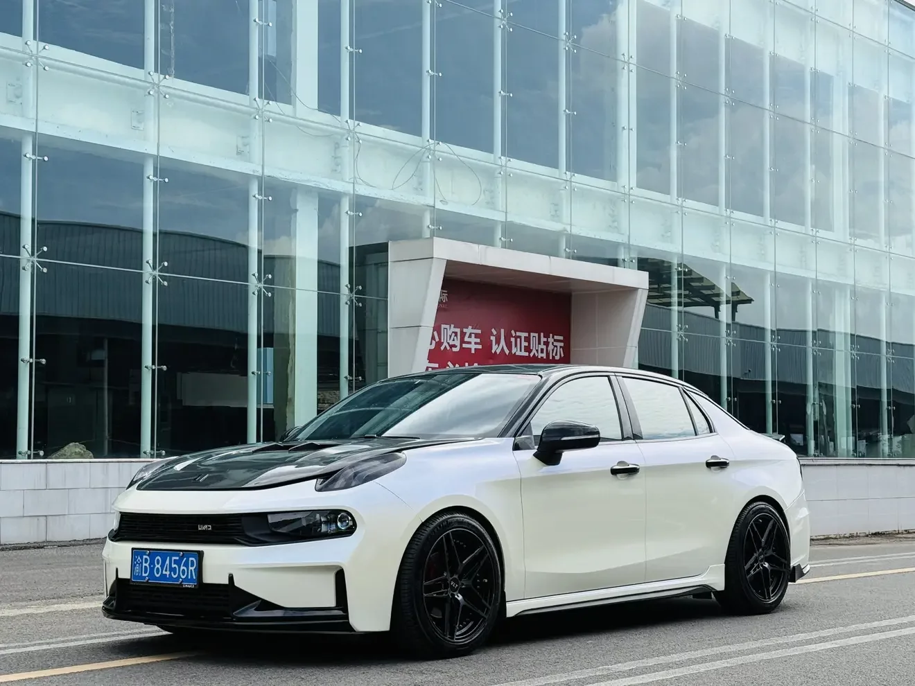 Lynk & Co 03