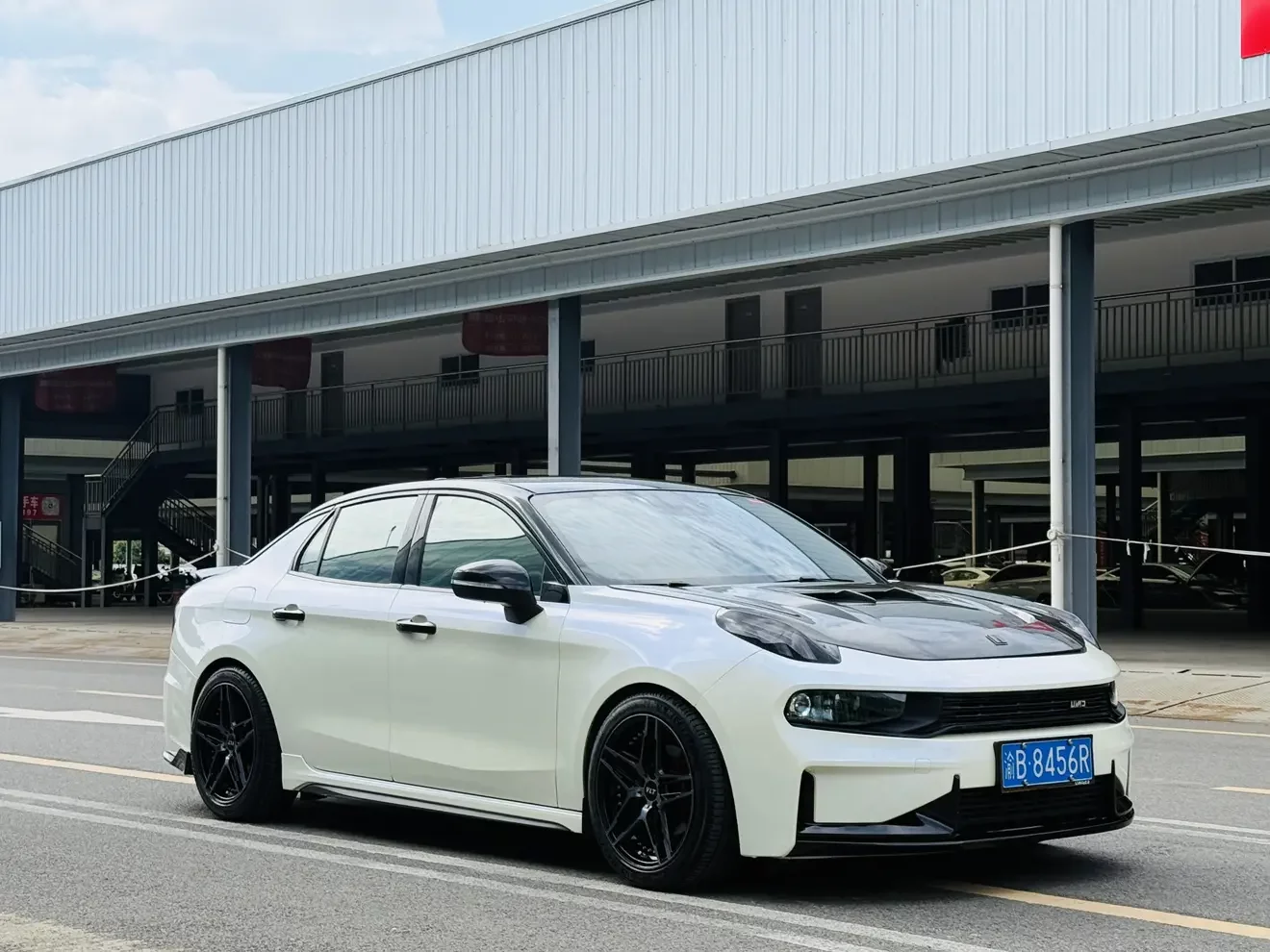 Lynk & Co 03