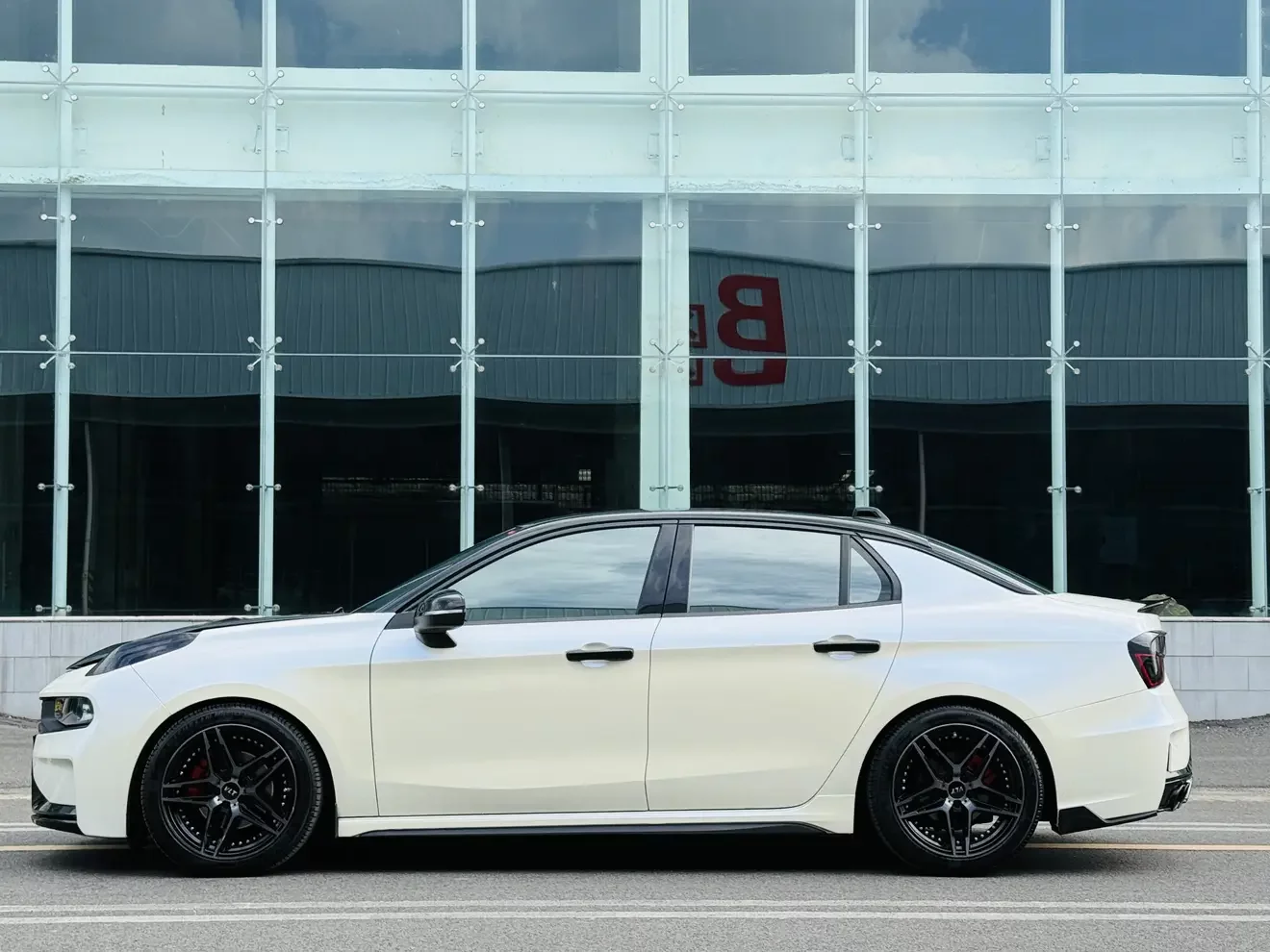 Lynk & Co 03