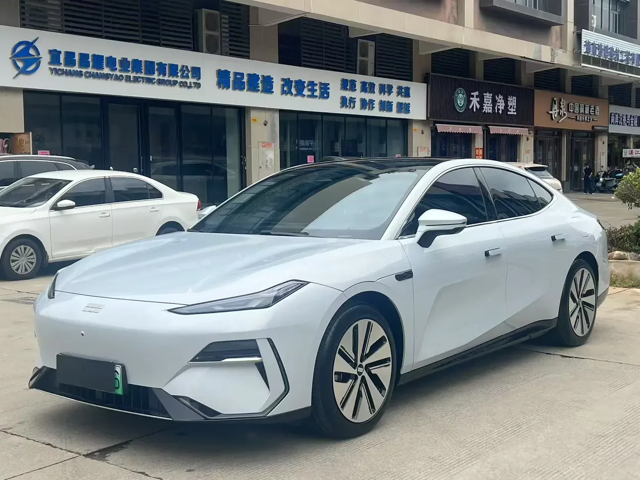 Geely Galaxy E8