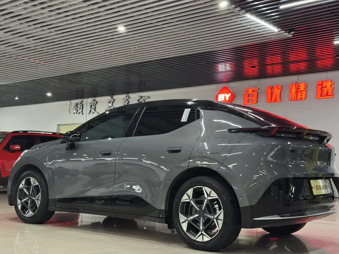 Lynk & Co Z20