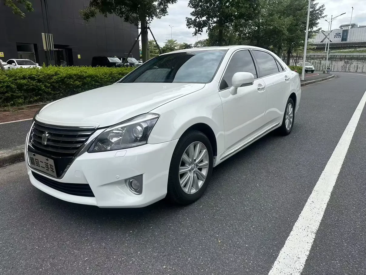 Toyota crown