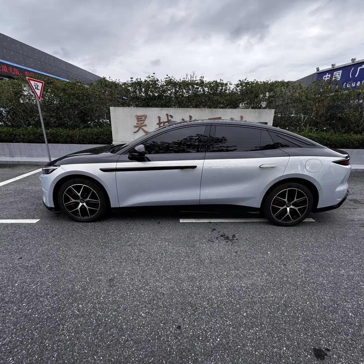 BYD Han L EV