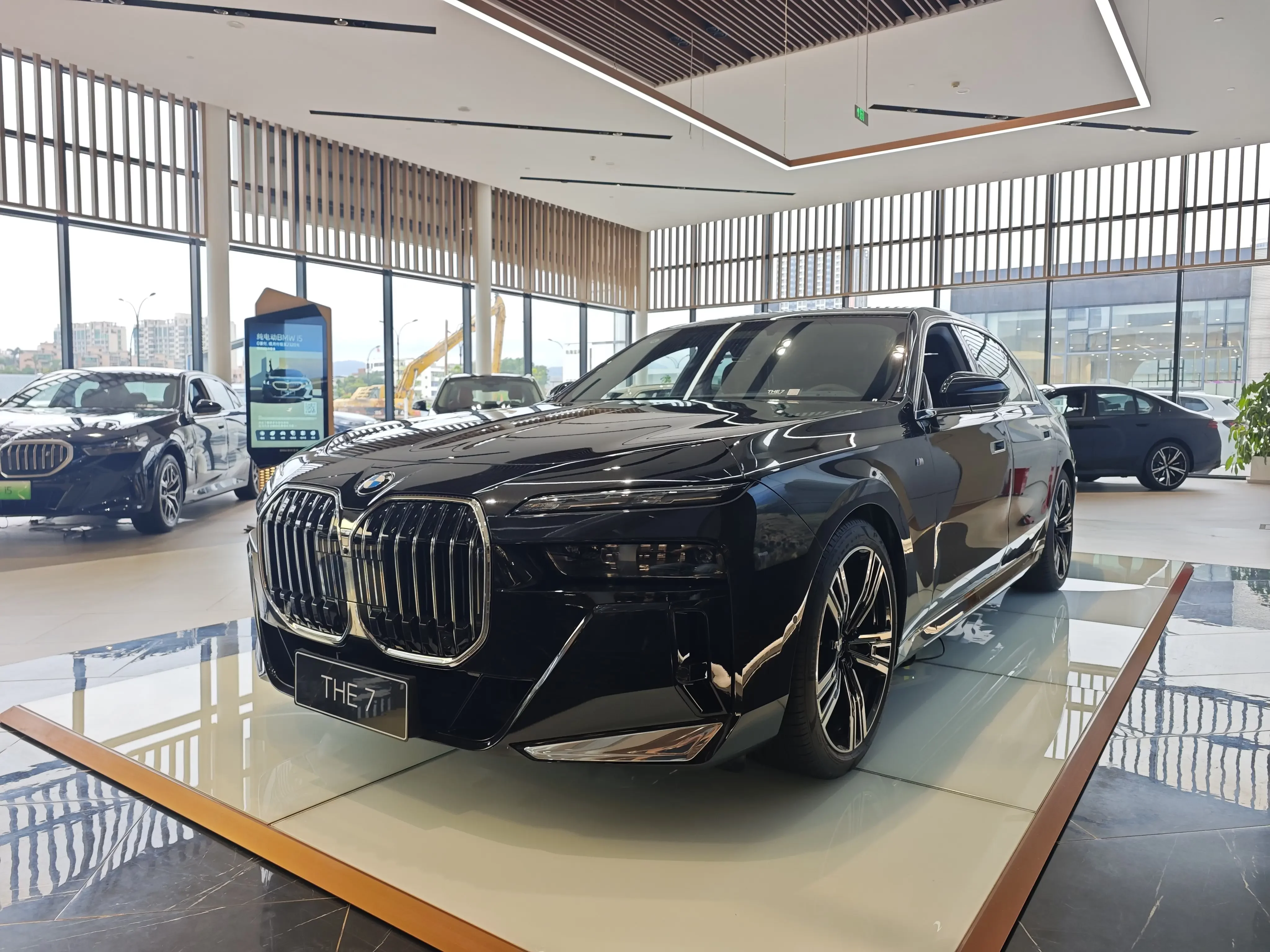 BMW 7-SERIES
