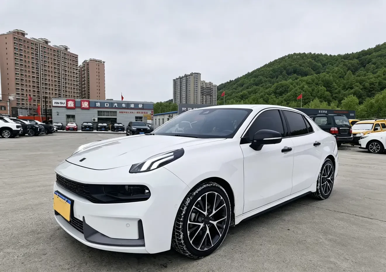 LYNK & CO 03
