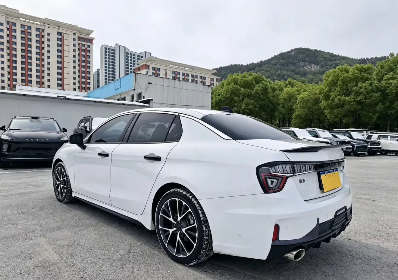 Lynk & Co 03