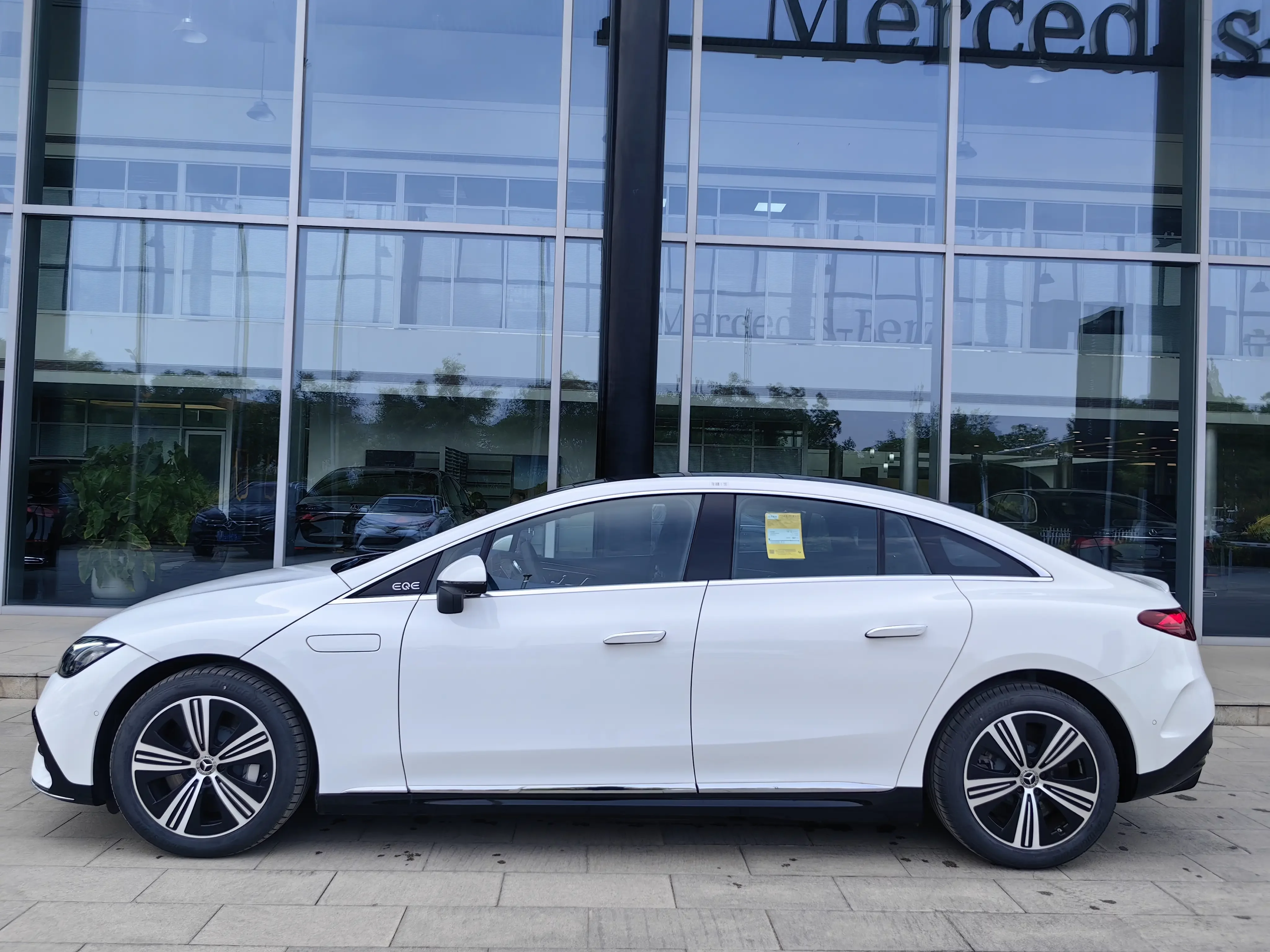 Mercedes-Benz EQE