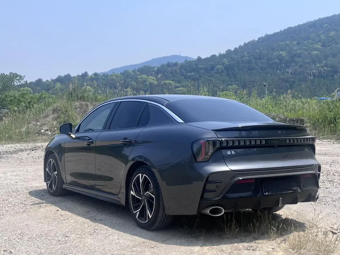 Lynk & Co 03