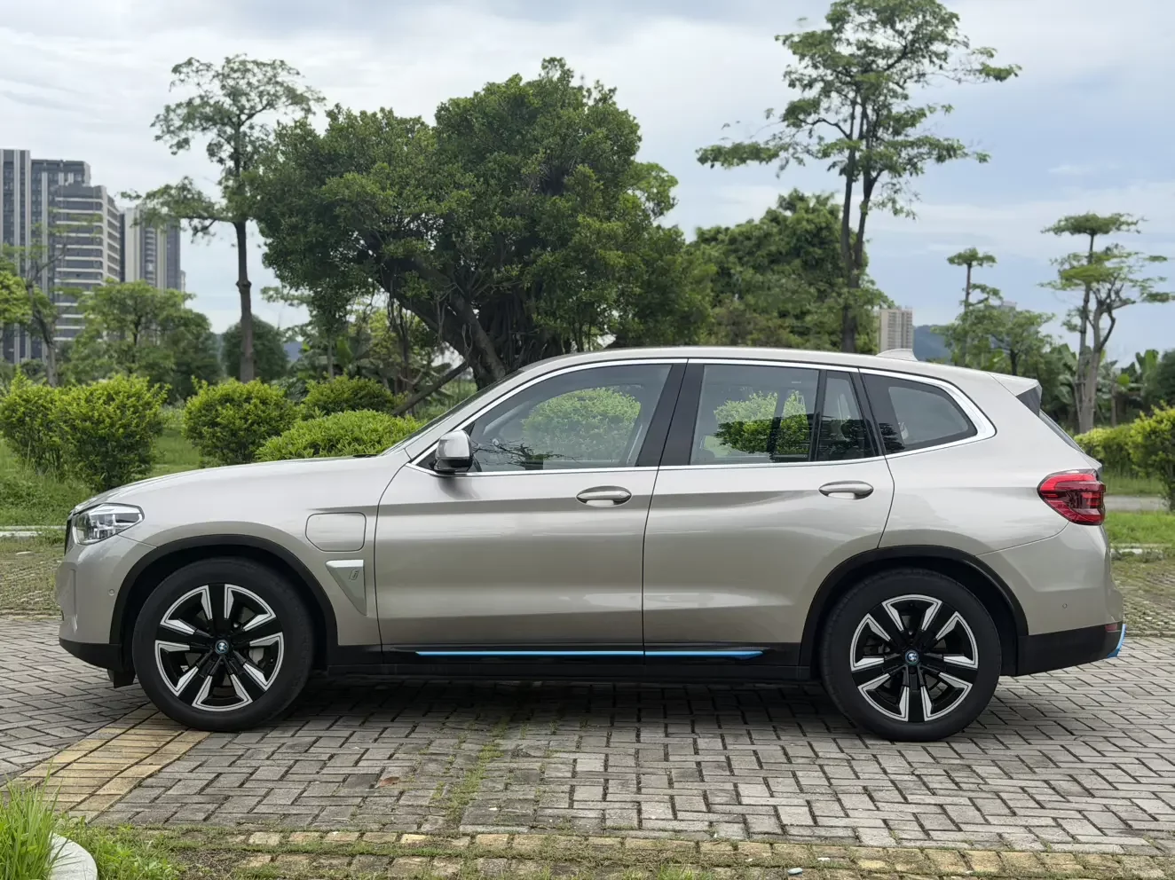 BMW iX3