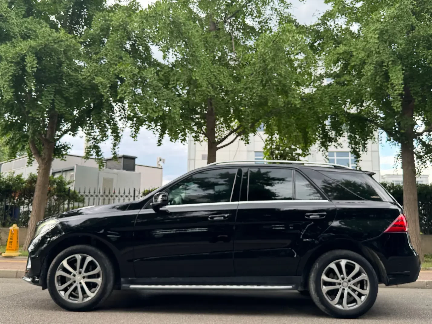 Mercedes-Benz GLE (Imported)