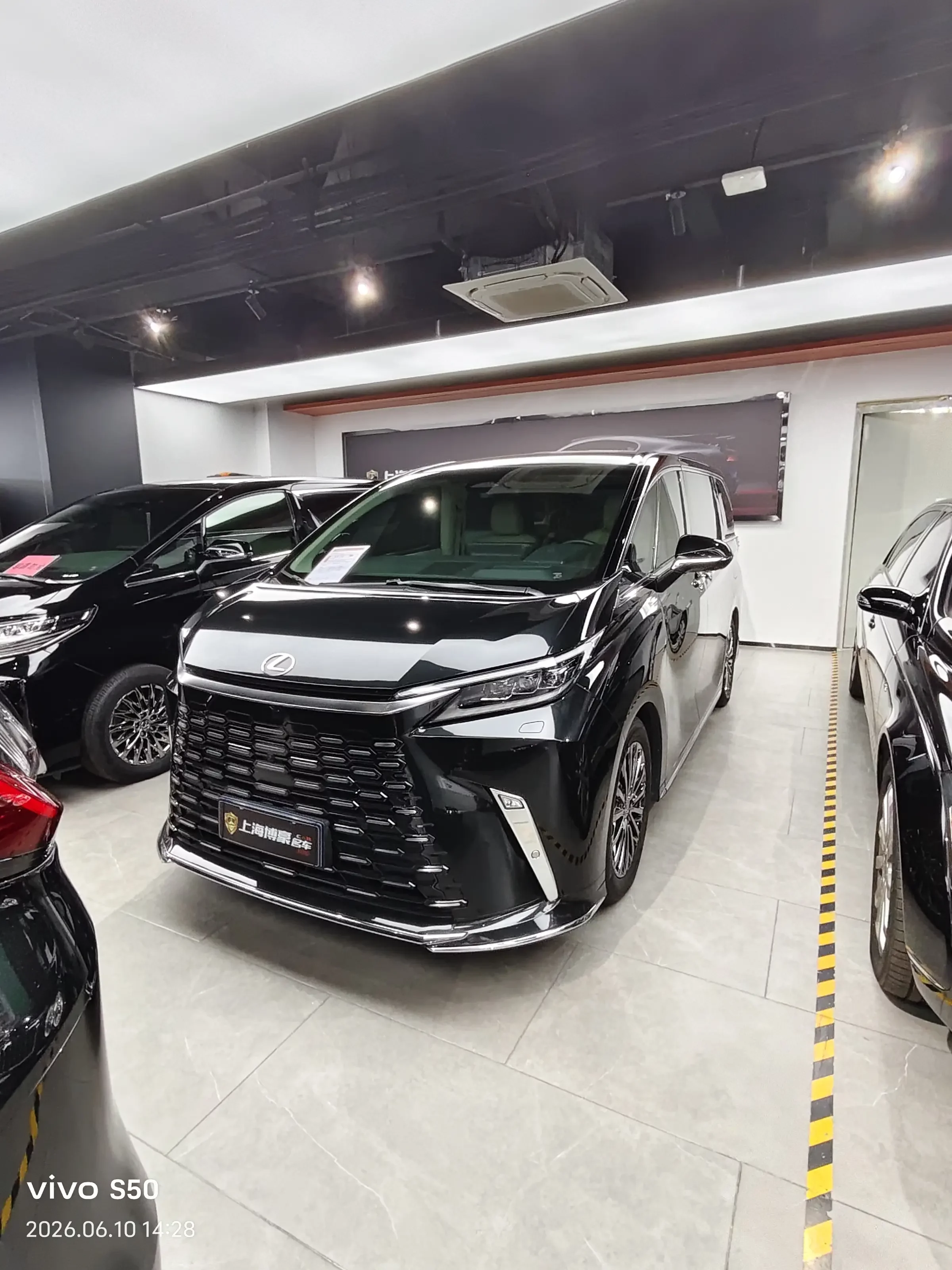 Lexus LM
