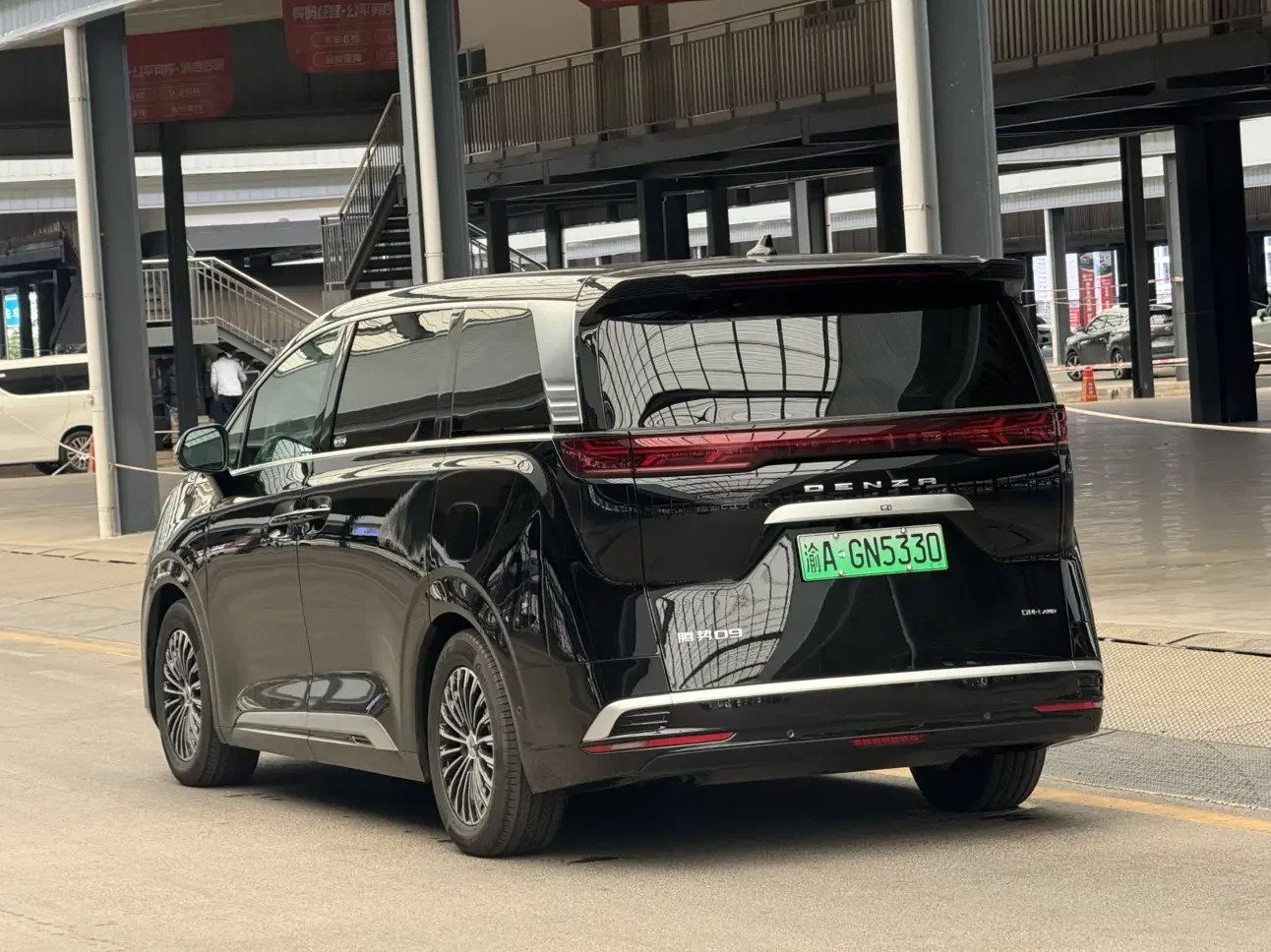 Denza D9 DM