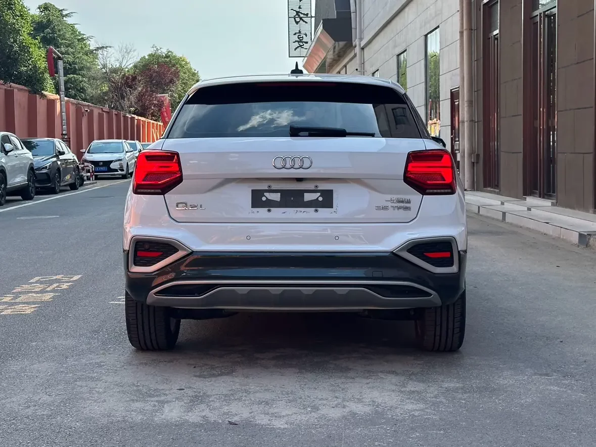 Audi Q2L