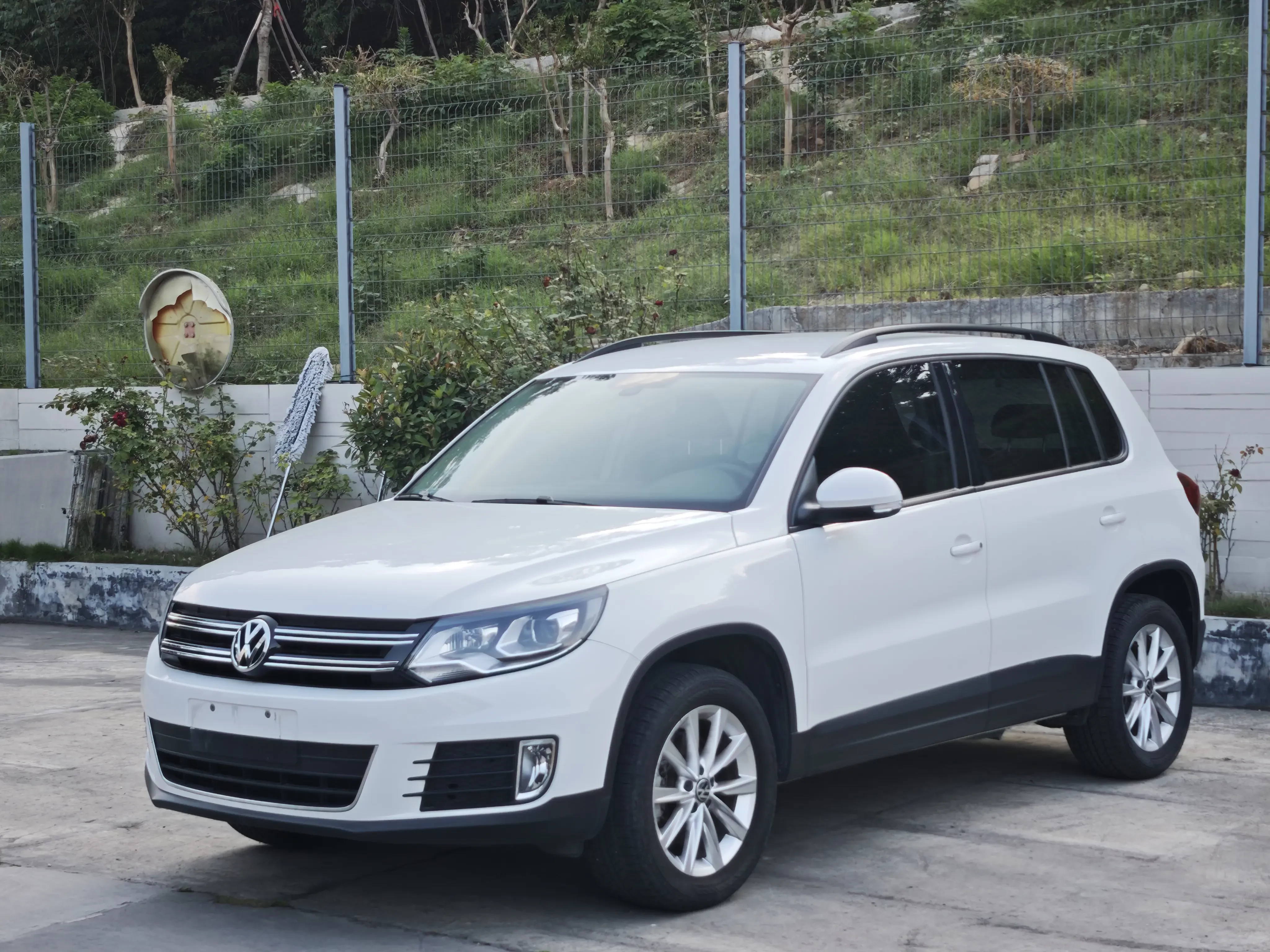 Volkswagen Tiguan (Tharu)